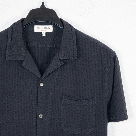 Alex Mill Men's Seersucker Camp Shirt in Washed Black Cotton size Large - Picture 3 of 6